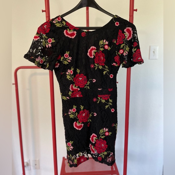 Black Floral Backless Bodycon Dress with Flutter Sleeves - Size M - Picture 2 of 10